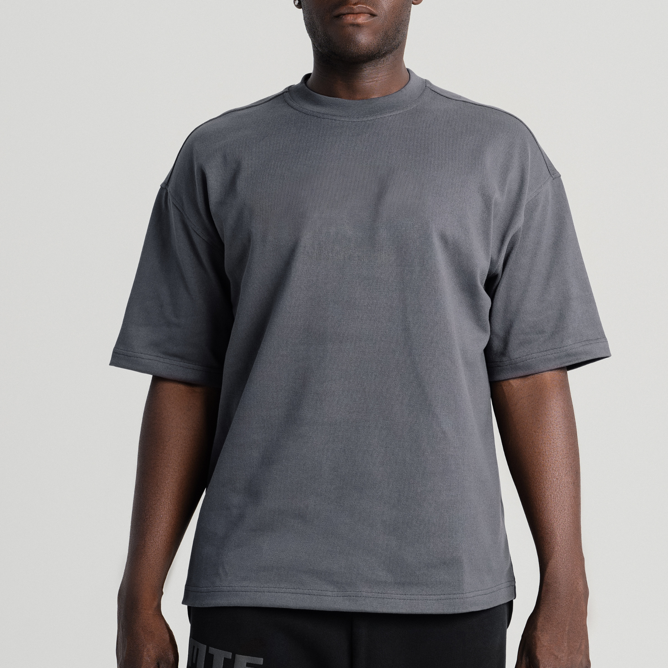 Organinės medvilnės marškinėliai nuleistais pečiais unisex